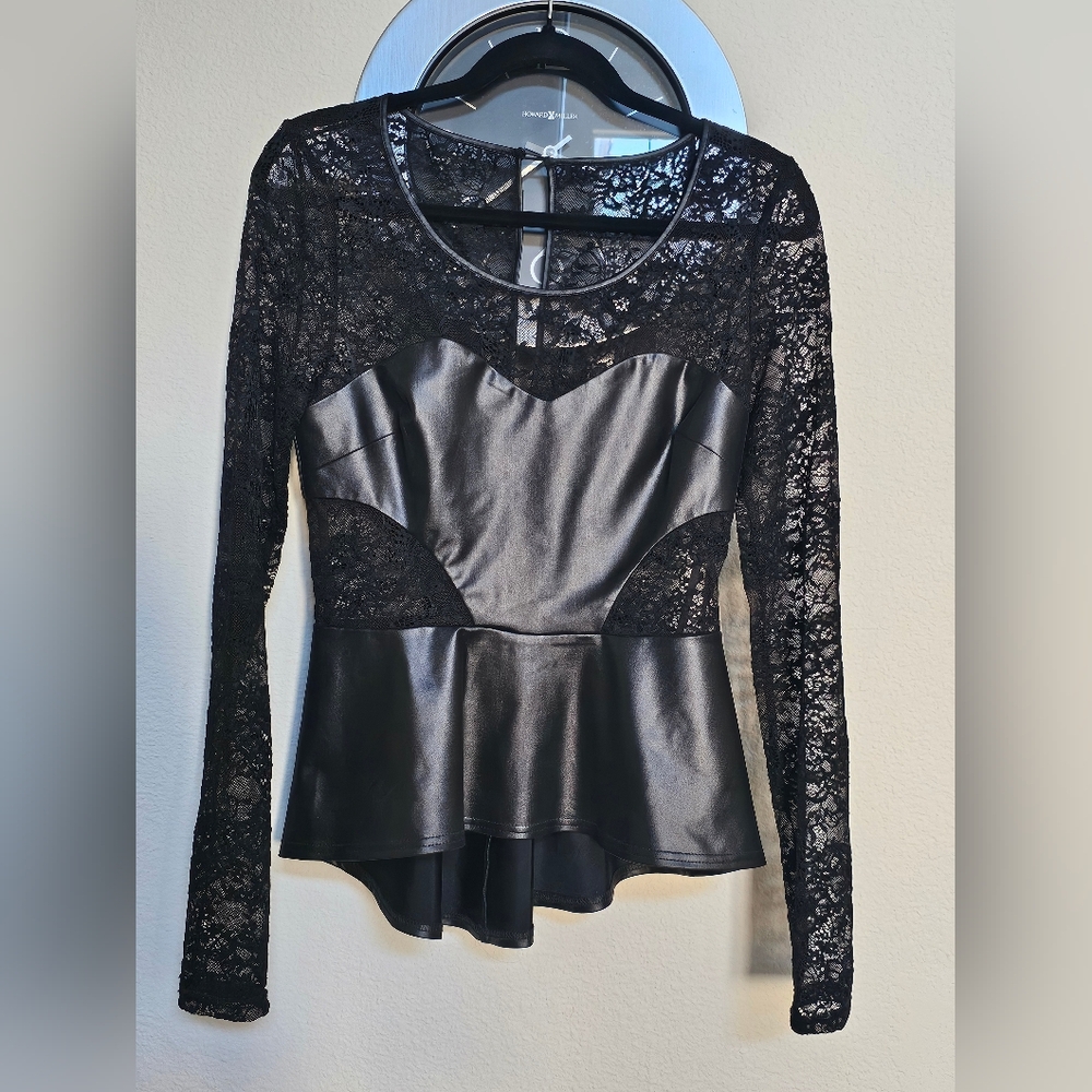 Pre-owned bebe peplum top lace and looks like leather top size S